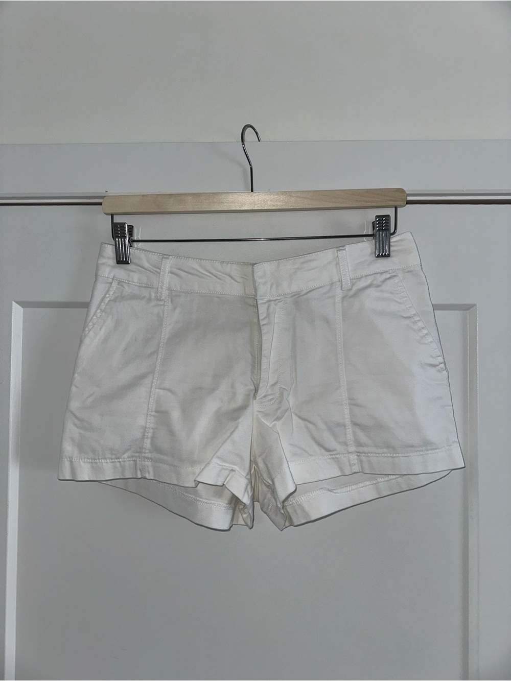 Abercrombie & Fitch White Stretch Chino Shorts - Size 26
